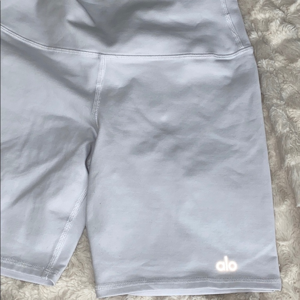 Alo yoga shorts - Picture 12 of 16
